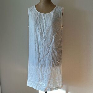 Linenfox sz M shoft dress 100% linen white gorgeous pre owned condition
